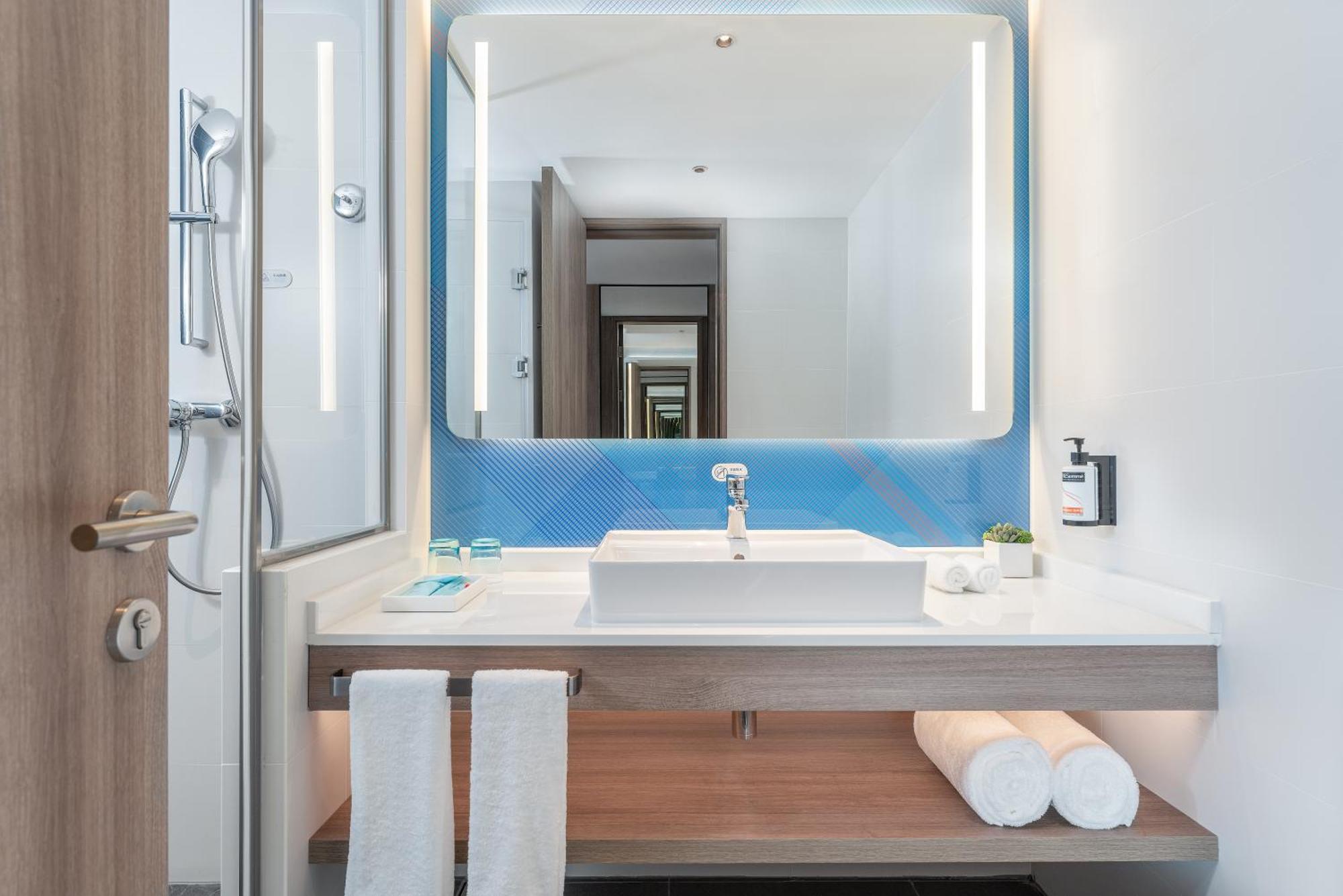 Holiday Inn Express Guangzhou Panyu Dashi By Ihg Exterior photo